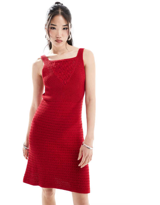 Nobody's Child – Minikleid in Rot mit Häkeloptik und hohem Ausschnitt