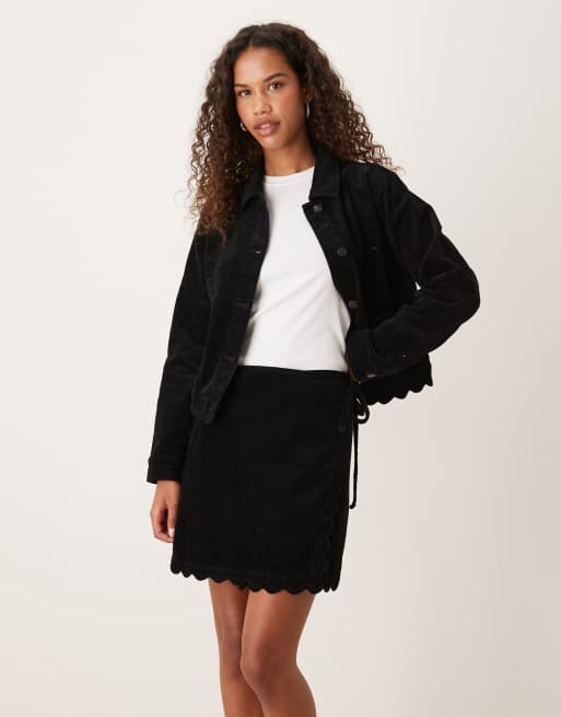 Nobody's Child - Minirok van corduroy met geschulpte rand en overslag in zwart, deel van co-ord set