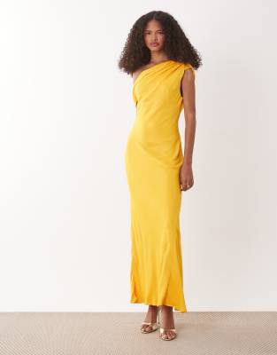 Nobody's Child - Minka - Satin-Maxikleid in Gelb mit abfallender Schulterpartie