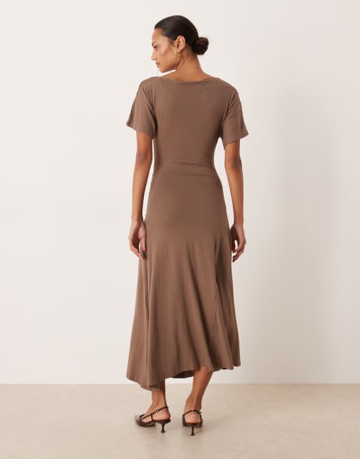 Nobody's Child Niamh jersey fallen shoulder midi dress in brown, 4 of 4