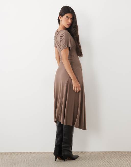 Nobody's Child Niamh robe longue à encolure bateau effet drapé couleur mocha, 4 de 4