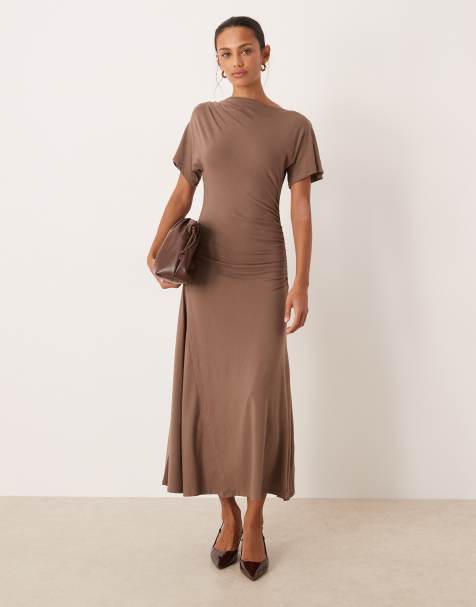 Nobody's Child - Niamh - Robe longueur mollet en jersey avec col froncé - Marron - view 1