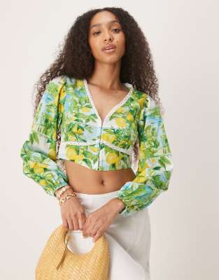 Odetta linen blend crop top in lemon scenic print-Multi