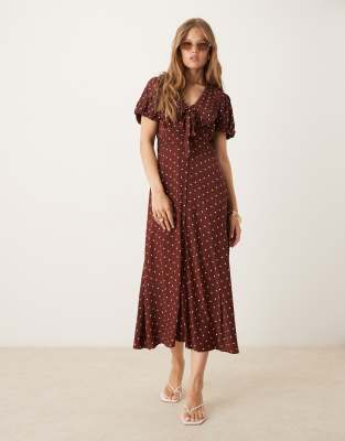 Nobody's Child – Ottillie – Kurzärmliges Midikleid in Braun mit Kragen und Punktemuster - view 1