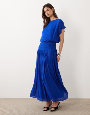 Nobody's Child - Pamela - Robe longue habillée à taille basse et encolure bateau avec corsage drapé - Bleu de cobalt