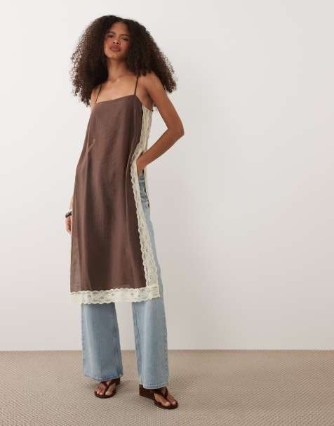 Nobody's Child – Pauline – Longline-Camisole-Oberteil in Schokobraun mit Spitzensaum und Schlitz - view 1