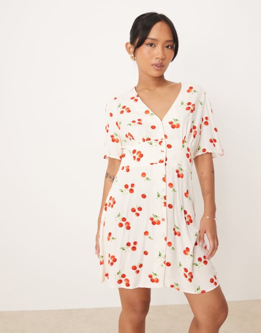 Nobody's Child Petite – Alexa – Minikleid in Weiß mit Tomatenmuster, 2 von 4