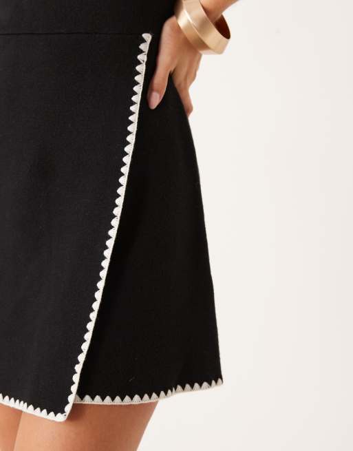 Nobody's Child Petite – Ärmelloses Mini-Strickkleid in Schwarz mit Überwendlingsstich, 3 von 4