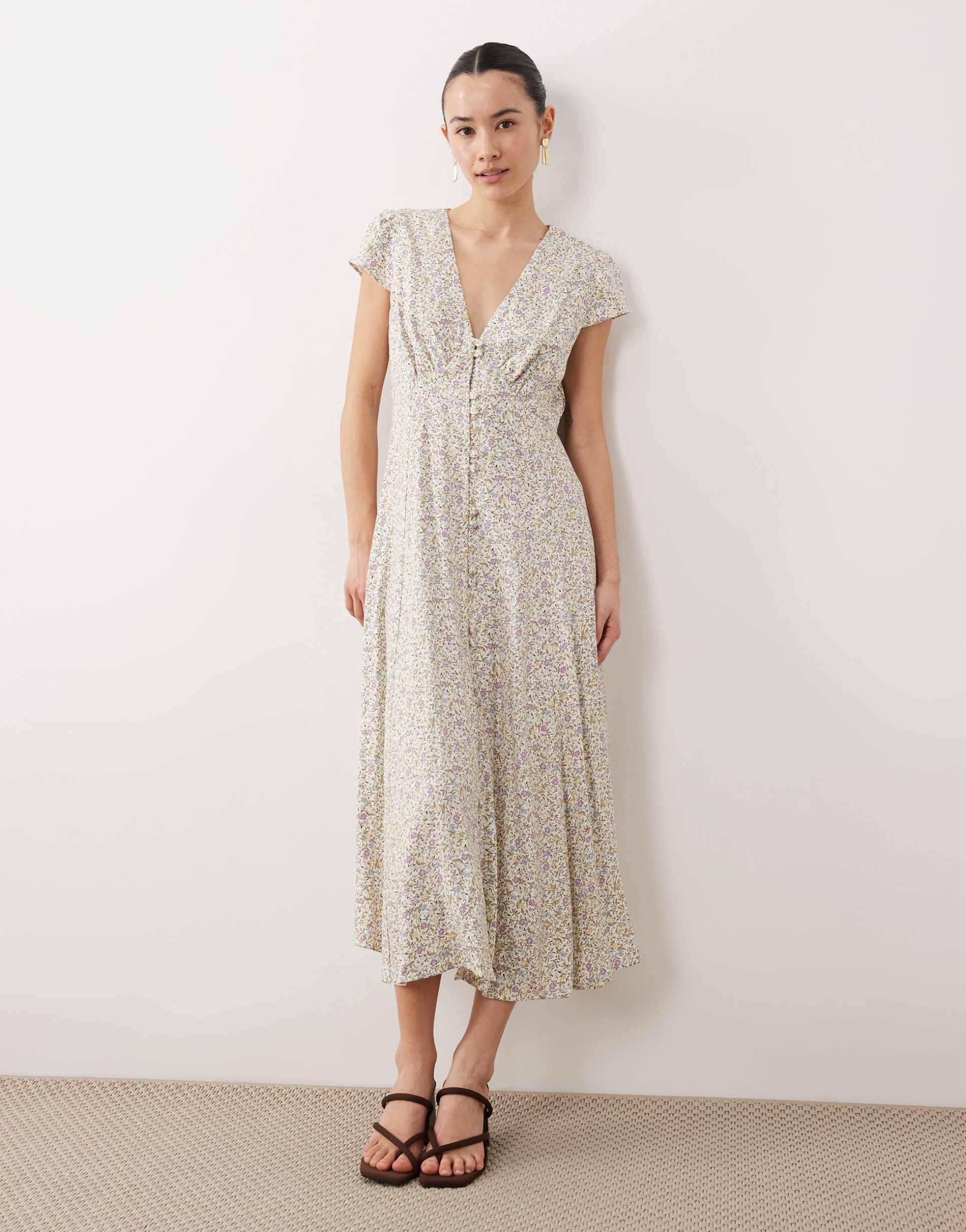 nobody's child petite avery midi dress in multi print