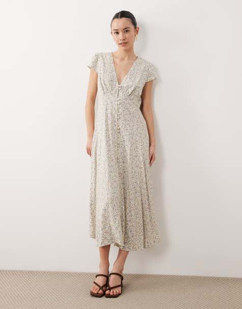 Nobody's Child Petite – Avery – Midikleid in Creme mit Blumenmuster, V-Ausschnitt und Flügelärmeln - view 1