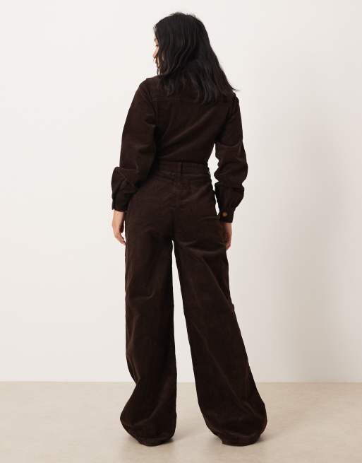 Nobody's Child Petite – Brun jumpsuit i manchester, 2 av 4