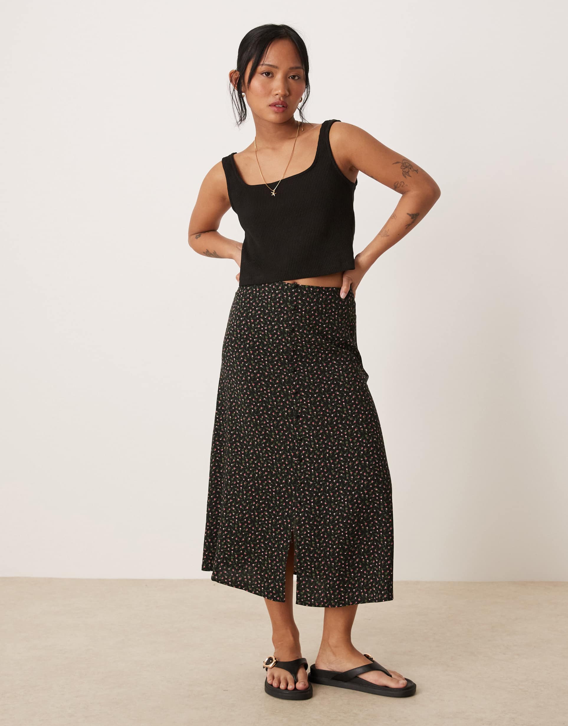nobody's child petite button front midi skirt in black micro floral