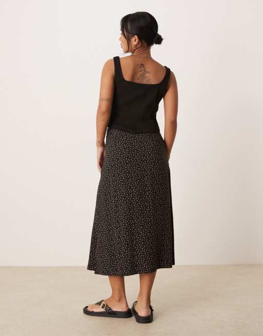 Nobody's Child Petite button front midi skirt in black micro floral, 4 of 5