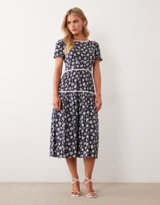 Nobody's Child Petite Dara viscose cap sleeve midi dress in navy floral