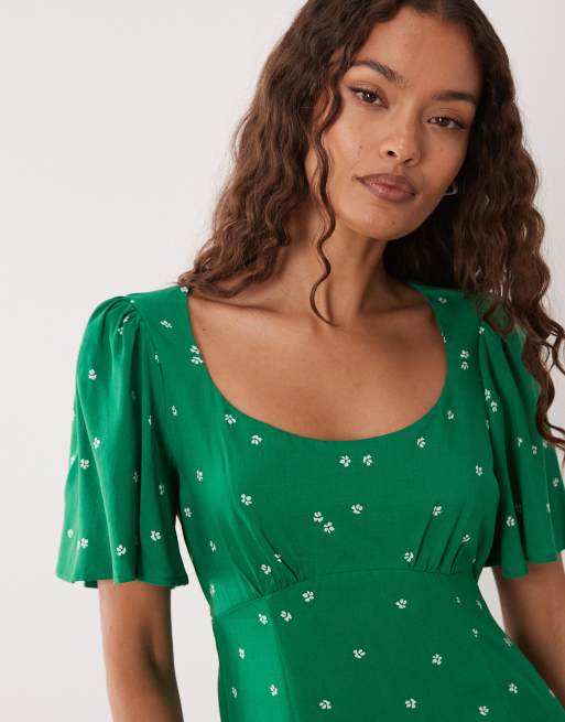 Nobody's Child Petite DeeDee short sleeve scoop neck tie back midi dress in  green floral | ASOS