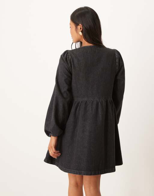Nobody's Child Petite - Eden - Denim-minikjole i mellemvask, 3 af 4