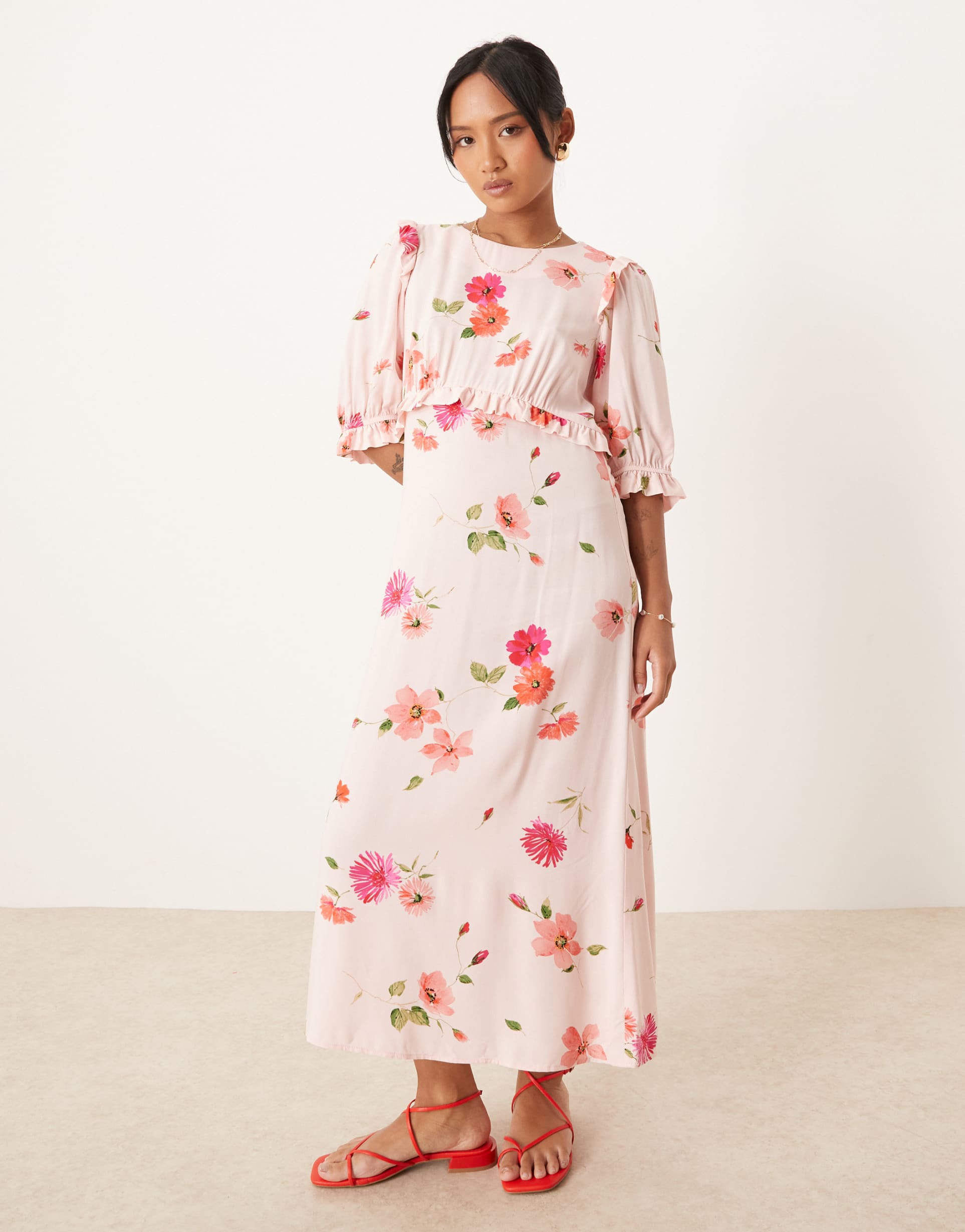 nobody's child petite felicia ruffle detail midi dress in pink floral