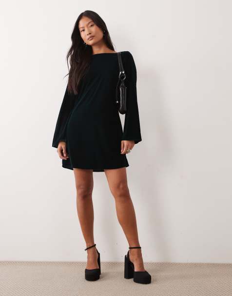 Nobody's Child Petite - Joelle - Vestido corto de manga larga con lazada trasera y espalda al aire de terciopelo - view 1