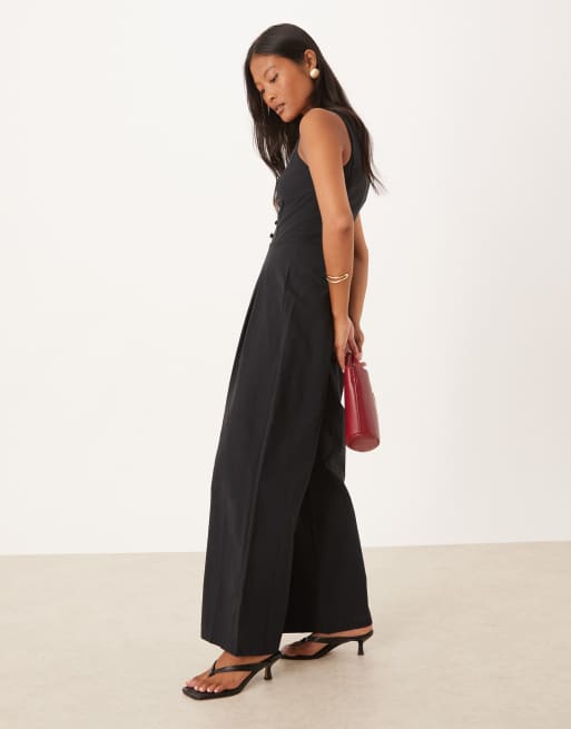 Nobody's Child Petite – Leona – Jumpsuit in Schwarz mit eckigem Ausschnitt, 2 von 4