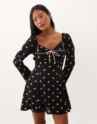 Nobody's Child Petite Lyon chiffon sweetheart collar detail mini