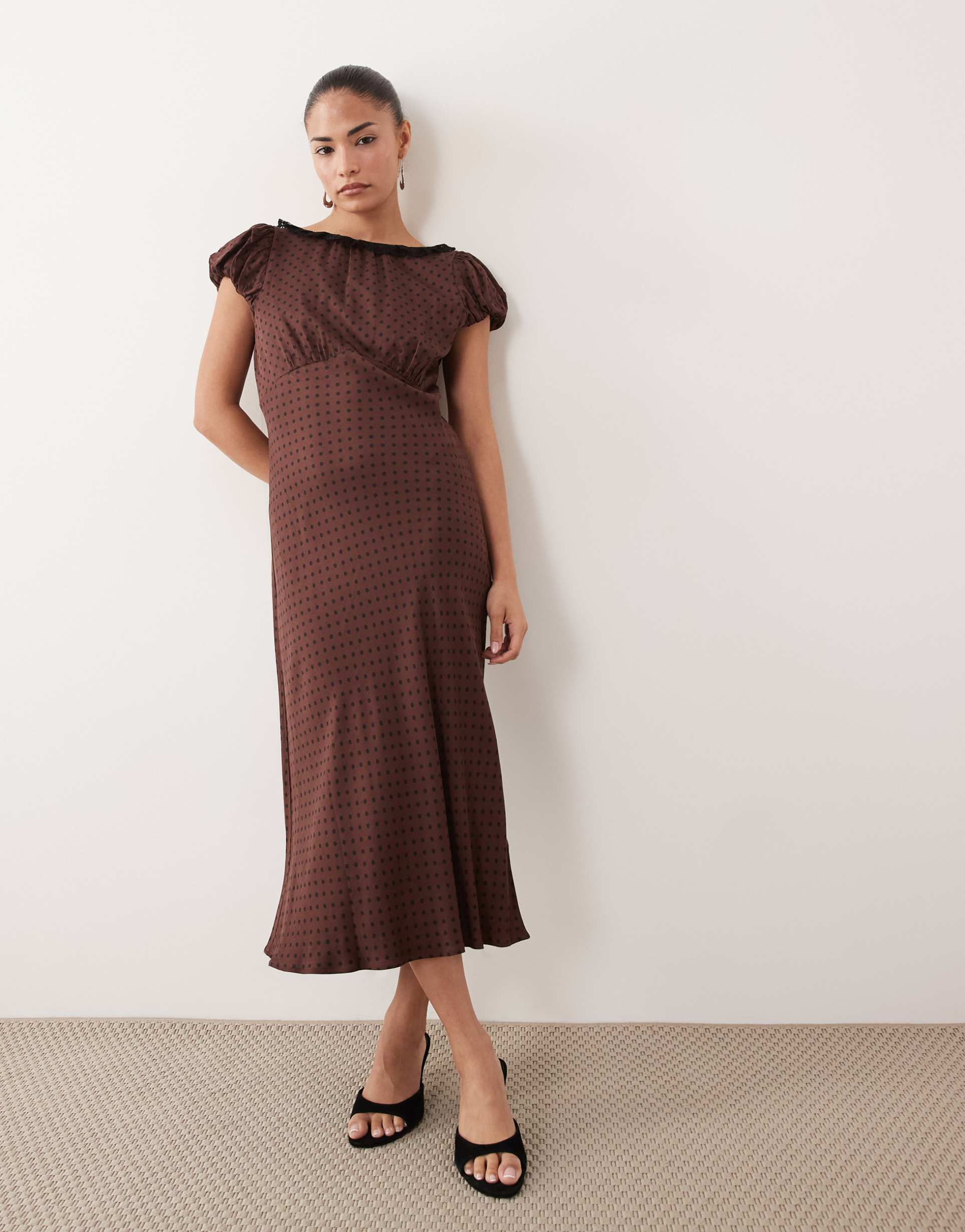 nobody's child petite marianna boat neck puff sleeve midi dress in brown polka dot