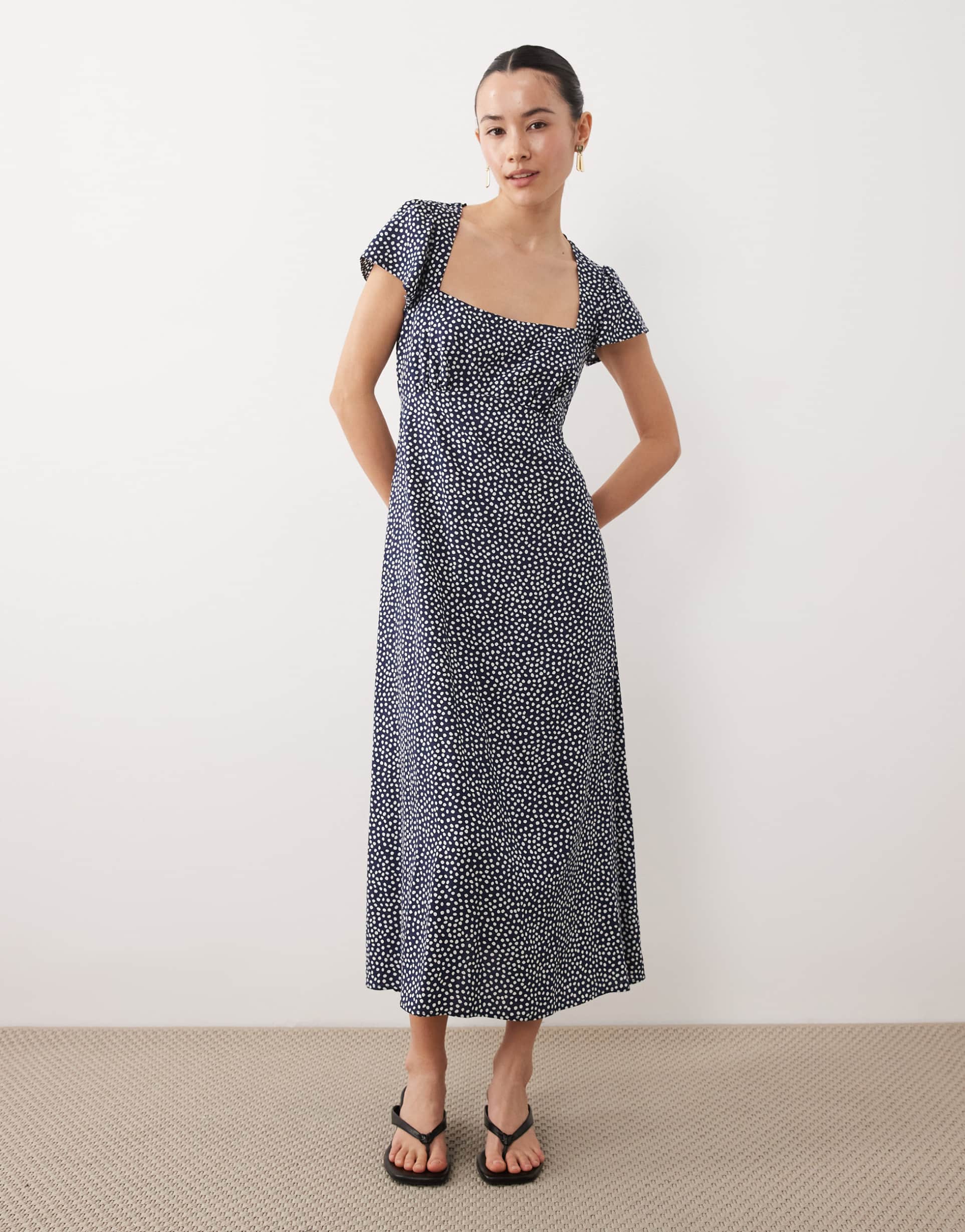 nobody's child petite nora print midi dress in blue