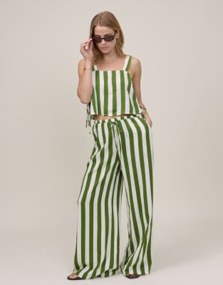 Nobody's Child Petite Pillar Linen Mix Tie Side Top In Green