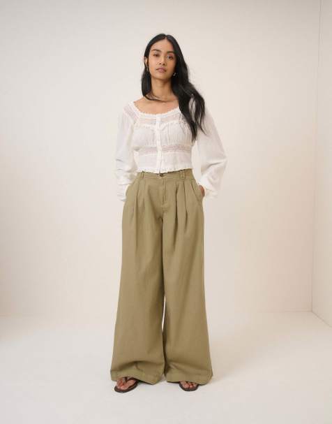 Nobody's Child Petite Pleated wide leg trousers in green - MGREEN - view 1