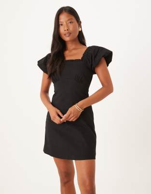 Nobody's Child Petite - Ramona - Minikleid in Schwarz mit Flatterärmeln