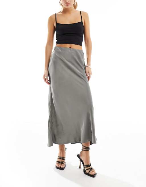 Nobody's Child Petite satin maxi skirt in silver, 3 of 5
