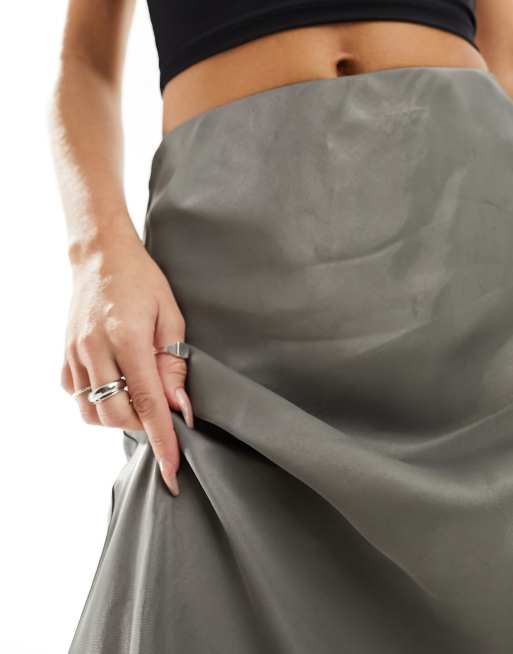 Nobody's Child Petite satin maxi skirt in silver, 4 of 5