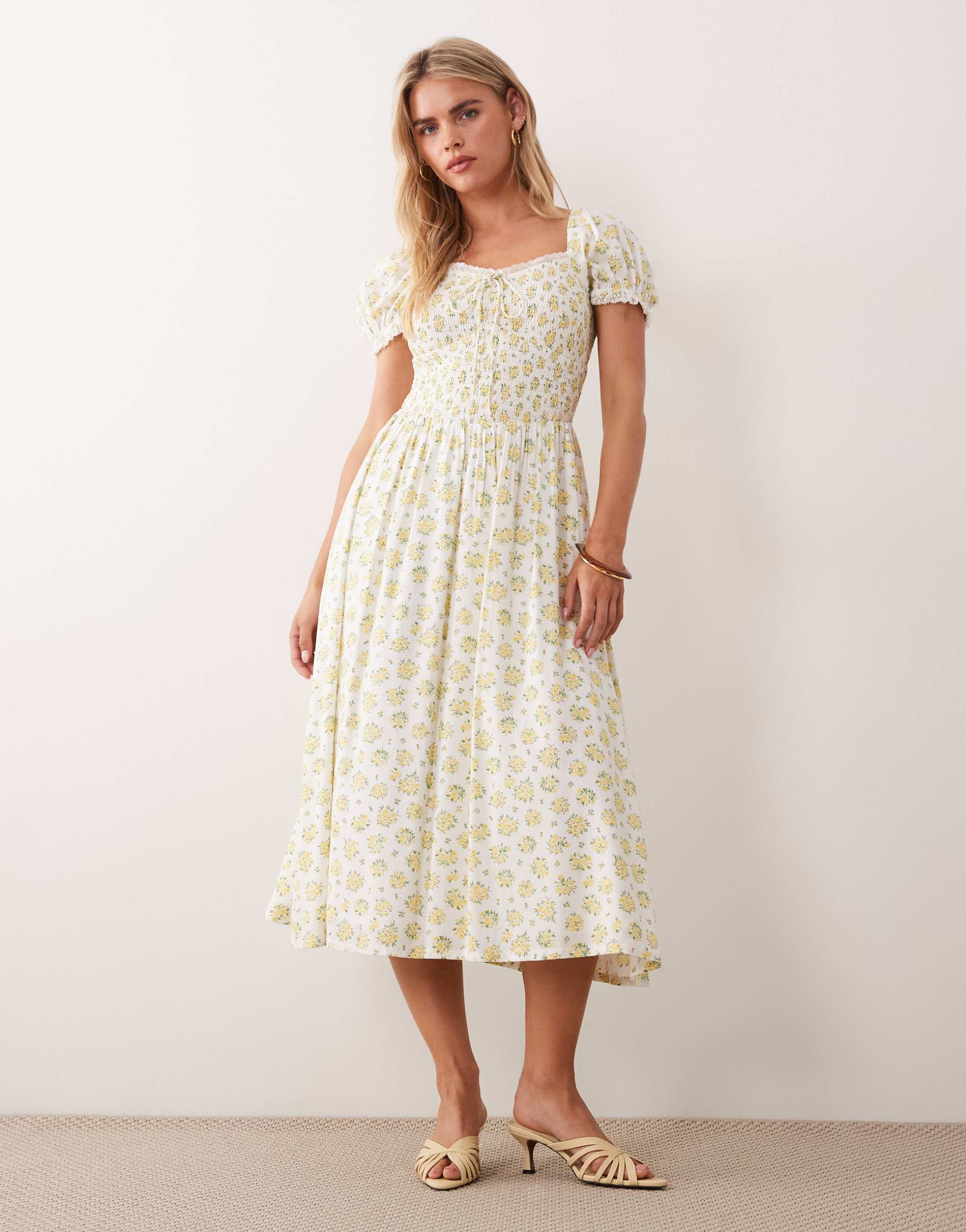 nobody's child petite savanna midi dress in ivory floral