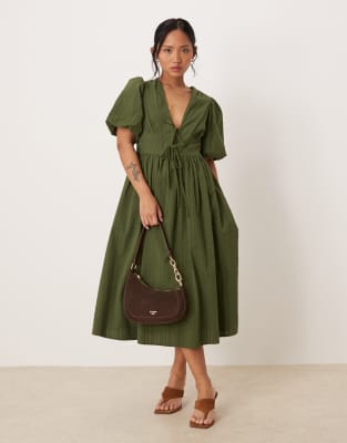 Nobody's Child Petite - Scarla - Midikleid in Khaki mit Bindedetail-Grün