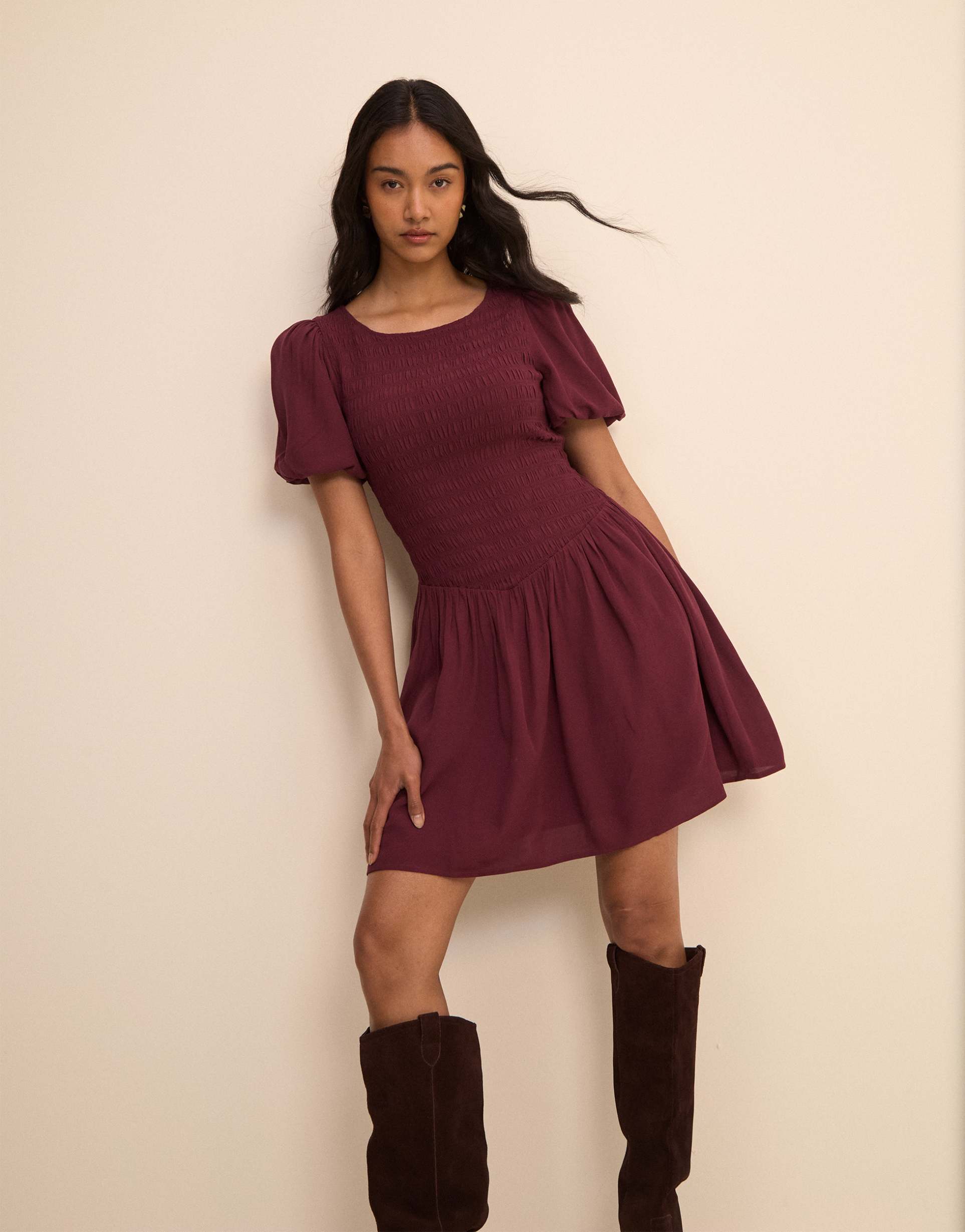 nobody's child petite shirred bodice puff sleeve mini dress in deep burgundy