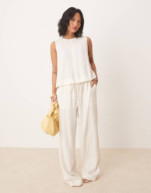 Nobody's Child Petite - Shona - Pantaloni dritti color crema in coordinato