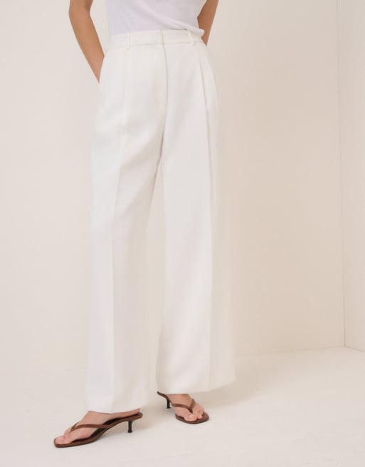 Nobody's Child Petite tailored jax crepe trousers in white - WHITE, 4 of 5