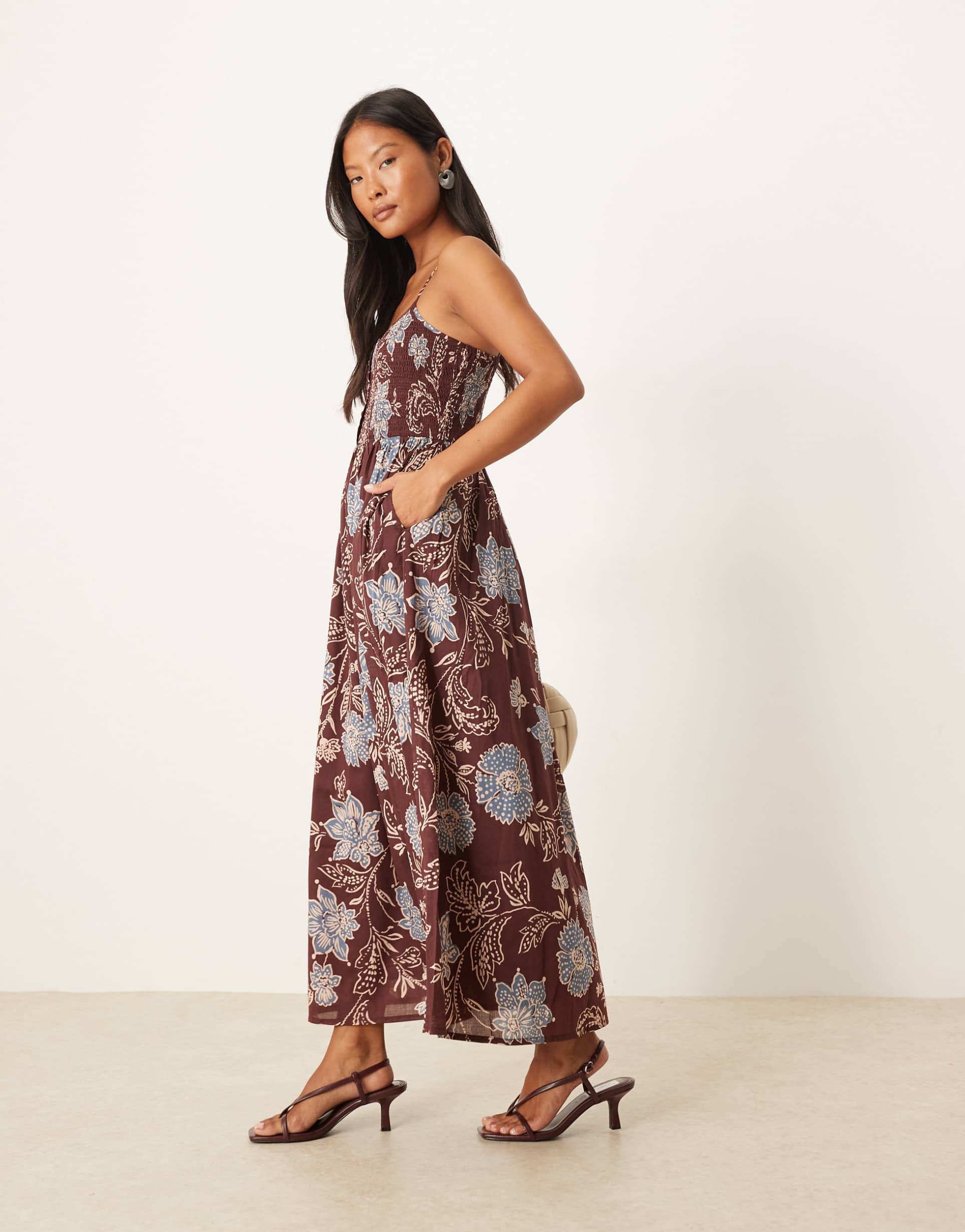 nobody's child petite tamara strappy midaxi dress in brown floral