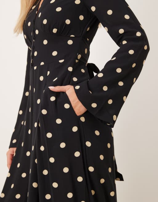 Nobody's Child Petite Valencia v neck button front jumpsuit in black polka dot, 3 of 4