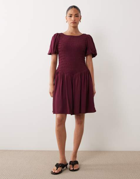 Nobody's Child Petite - Vestito corto bordeaux scuro con corpino arricciato e maniche a sbuffo - view 1