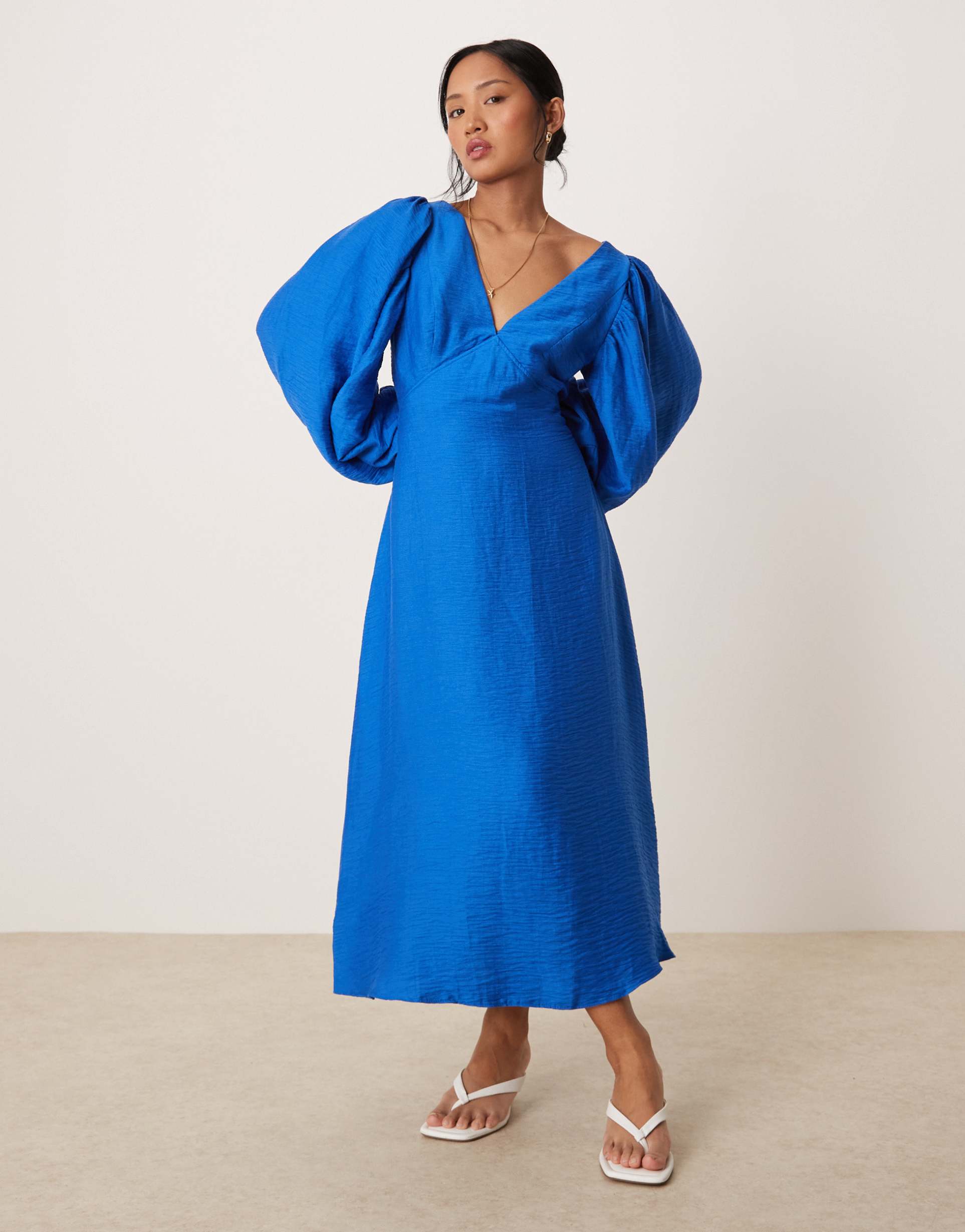 nobody's child petite zendaya balloon sleeve midi dress in blue