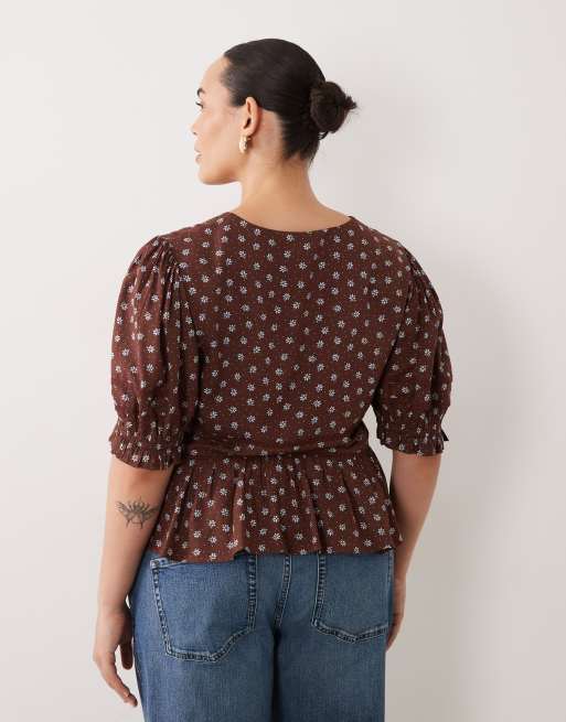 Nobody's Child Plus - Blusa marrón con estampado floral, cuello de pico y mangas abullonadas, 4 de 4
