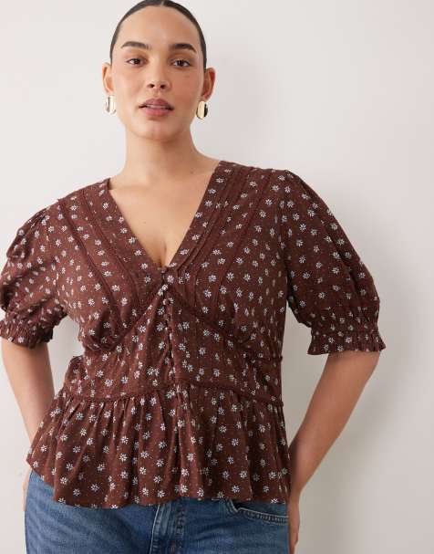 Nobody's Child Plus - Blusa marrone a fiori con scollo a V, maniche a sbuffo e bottoni sul davanti - view 1