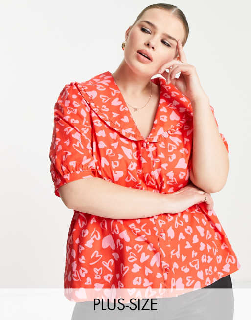 Nobody's Child Plus - Bluse med oversized krave og pink hjerteprint