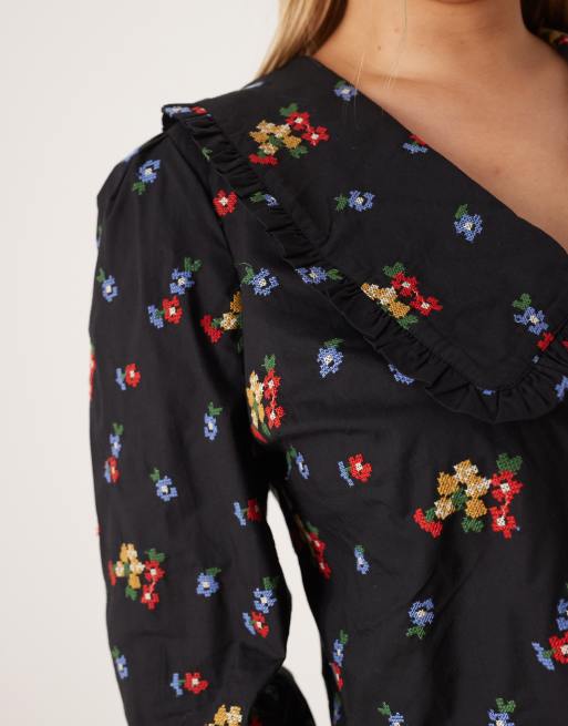 Nobody's Child Plus Emmie smock blouse in black floral, 3 of 4