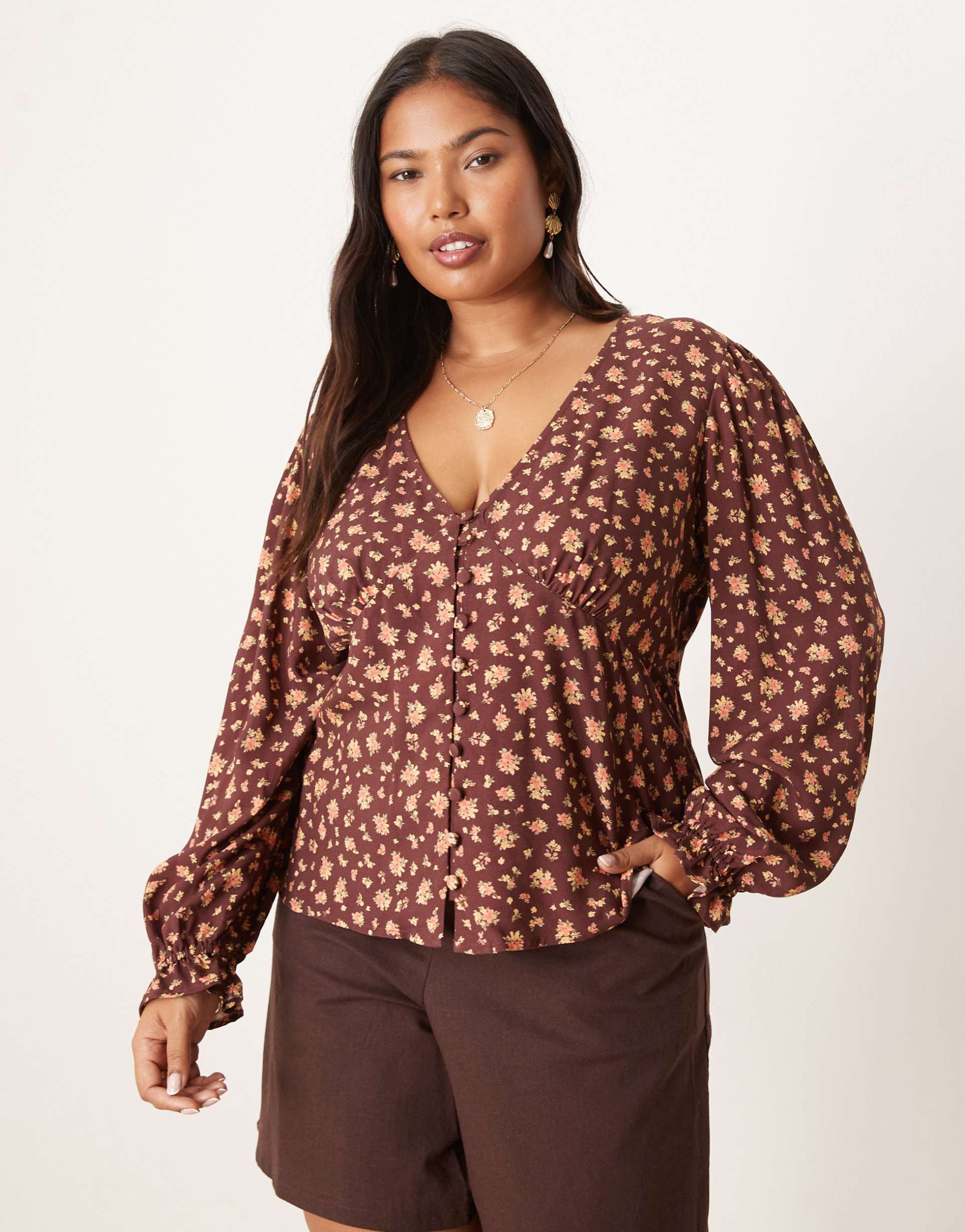 nobody's child plus rhian v-neck blouse in brown ditsy floral