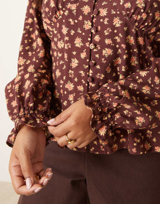 Nobody's Child Plus Rhian v-neck blouse in brown ditsy floral, 2 of 4