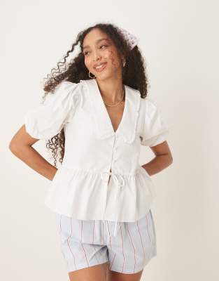 Nobody's Child - Poppy - Bluse in Weiß mit Puffärmeln und Kragen