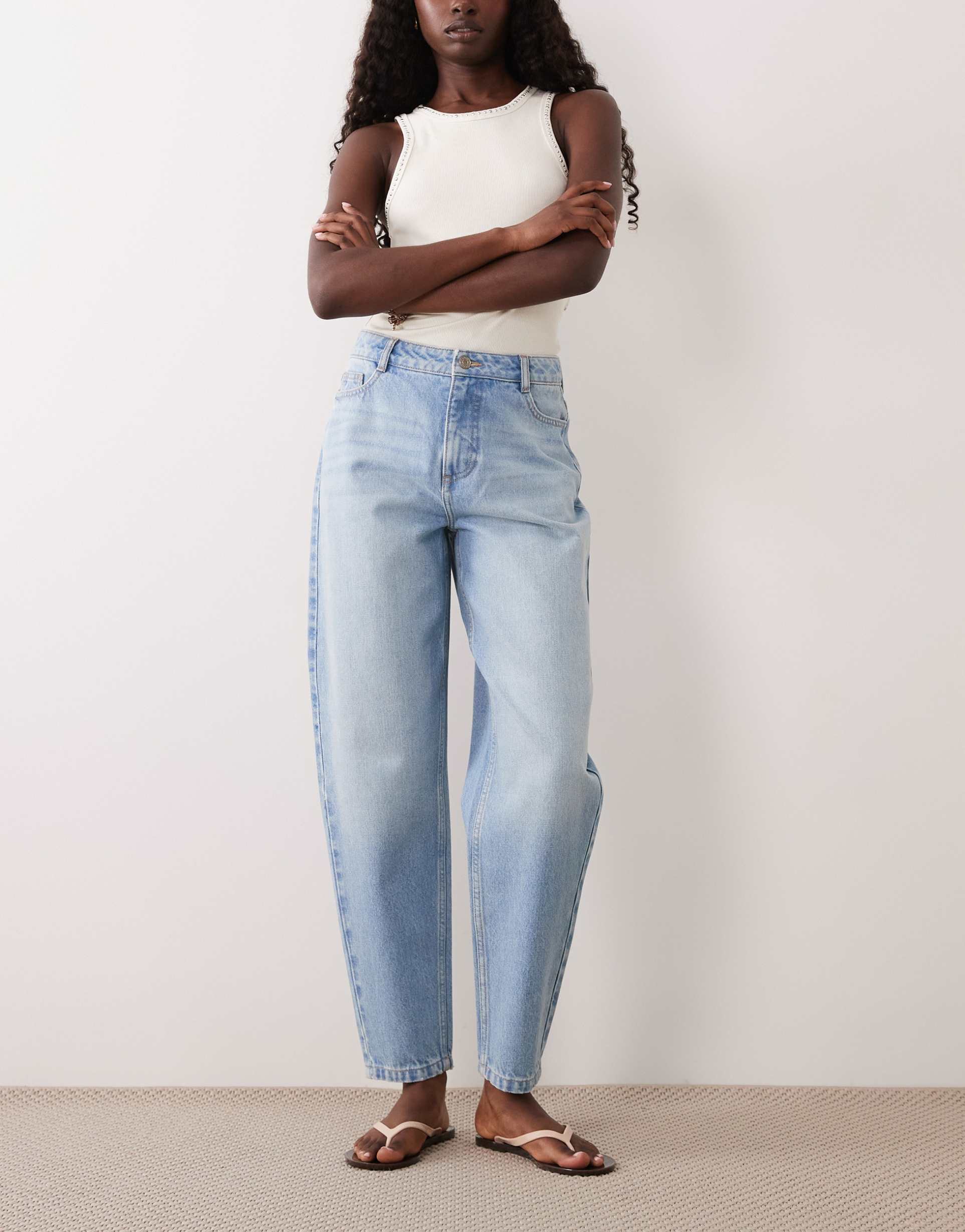 nobody's child putney barrel leg jeans in light blue wash
