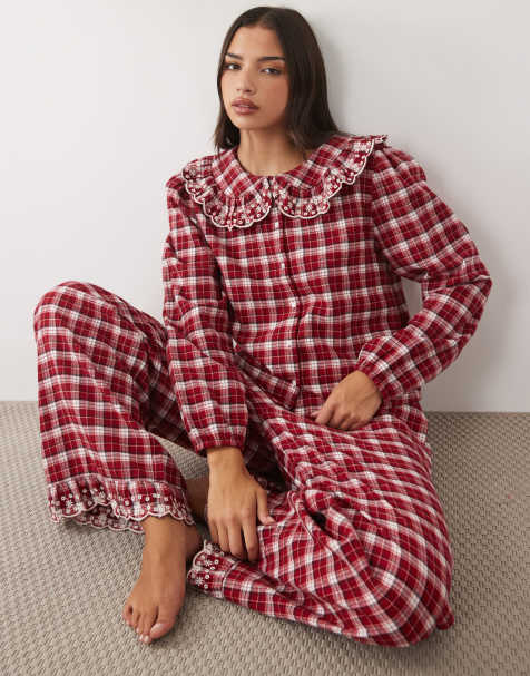 Nobody's Child pyjamablouse co-ord met ruchekraag en geborduurde bies in geborstelde roodgeruite gingham - view 1