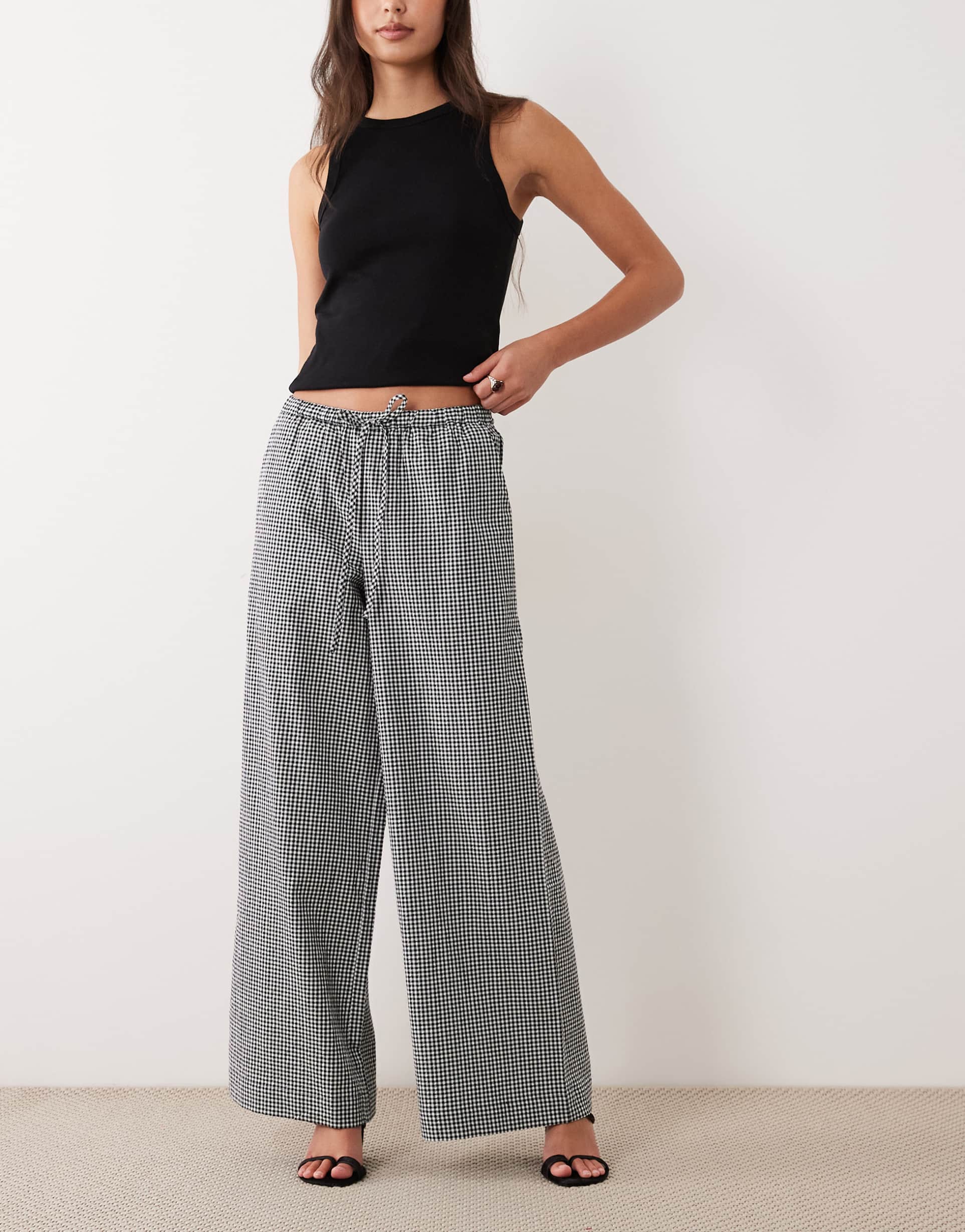 nobody's child reese cotton drawstring wide leg pants in black gingham